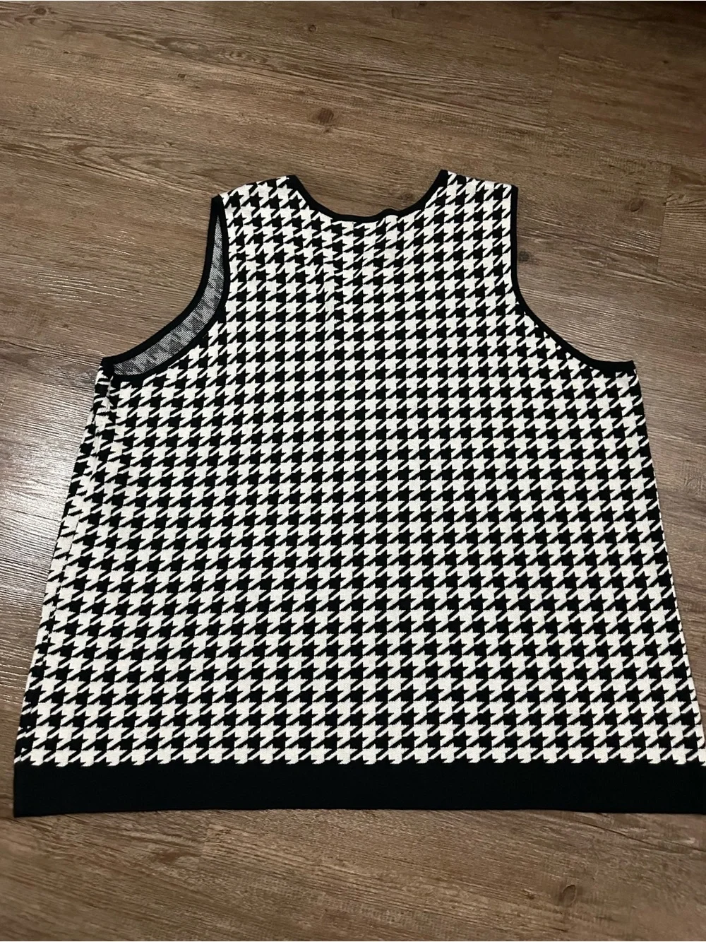 Liz & Me Black and White Houndstooth Crewneck Sweater Vest